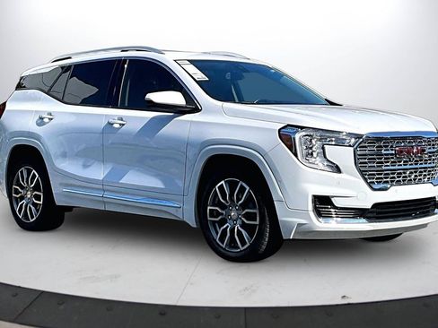 Used 2022 GMC Terrain Denali w/ Denali Premium Package AWD/4WD image 2