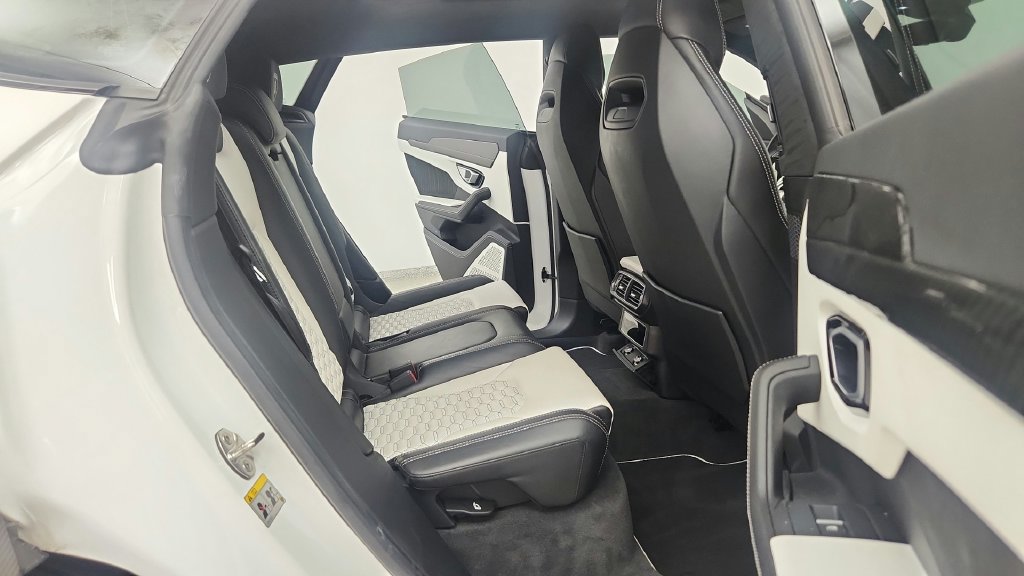 Used 2019 Lamborghini Urus AWD/4WD image 44