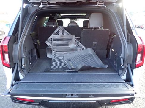 Used 2025 Ford Expedition Tremor image 8