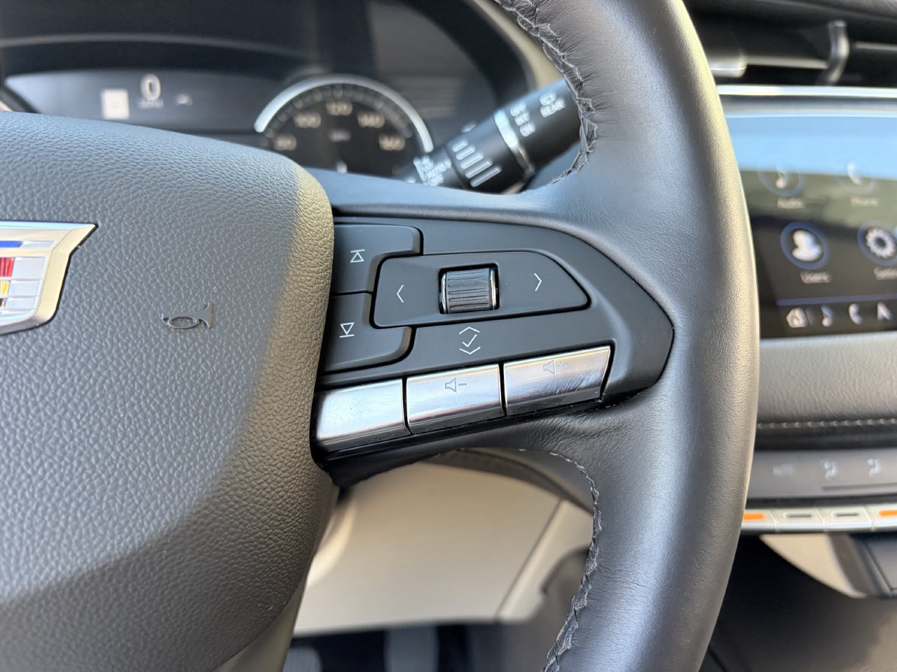 Certified 2023 Cadillac XT4 Premium Luxury FWD image 23
