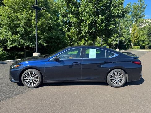 Used 2021 Lexus ES 350 w/ Premium Package FWD image 2