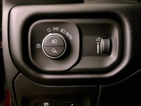 Used 2020 RAM 1500 Big Horn AWD/4WD image 30