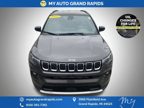 Used 2023 Jeep Compass Limited AWD/4WD image 2