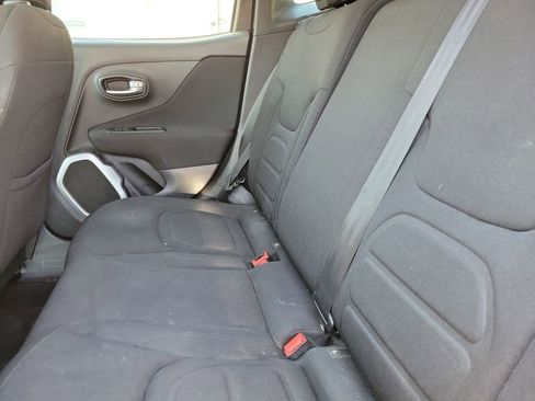 Used 2018 Jeep Renegade Latitude AWD/4WD image 10