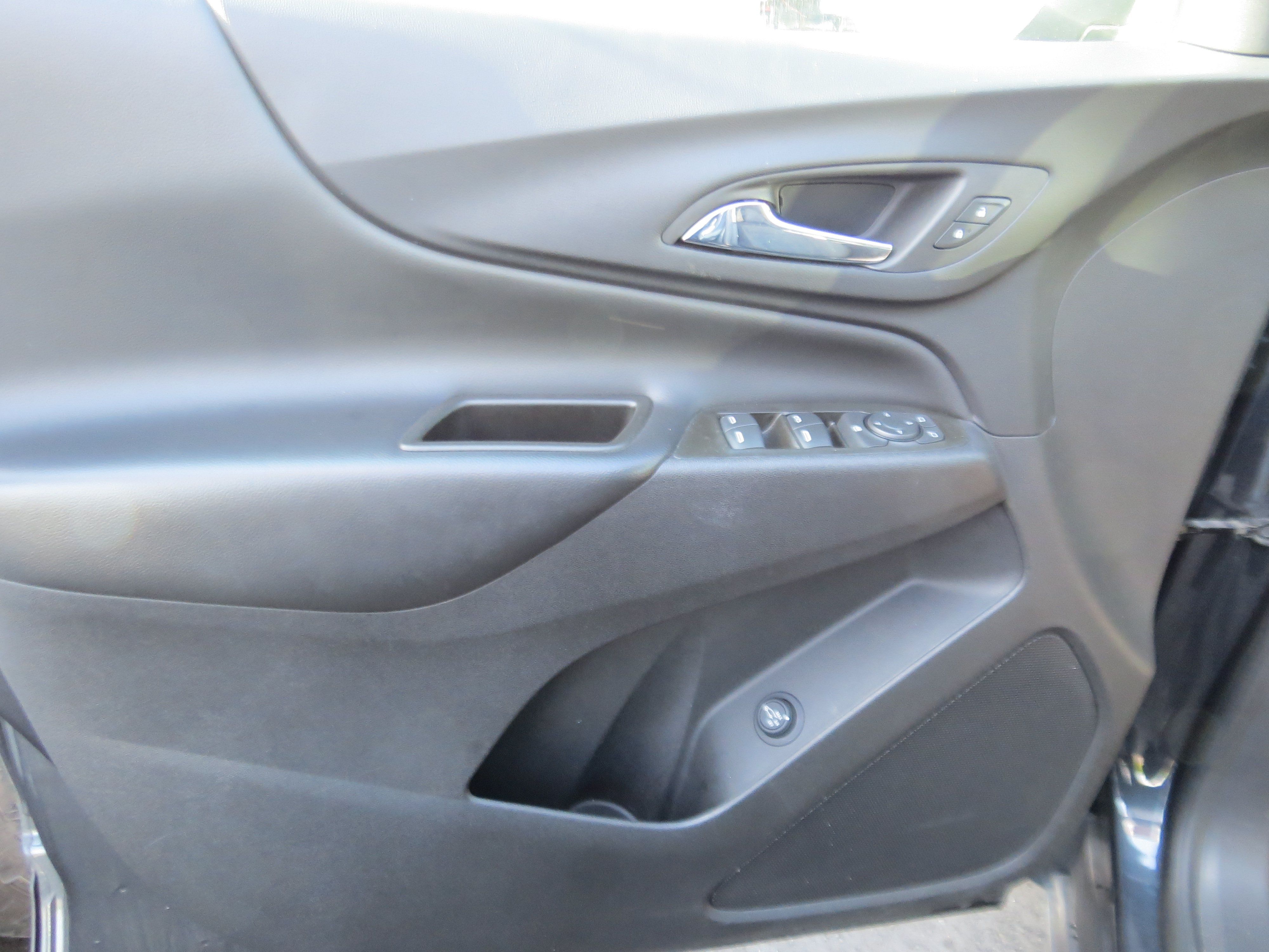 Used 2023 Chevrolet Equinox LT FWD image 12