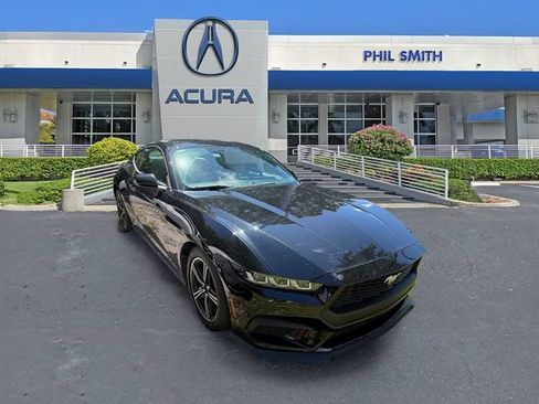 Used 2024 Ford Mustang Coupe RWD image 3