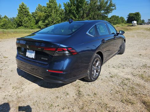 Used 2023 Honda Accord EX image 4