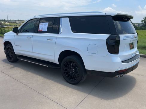 Used 2023 Chevrolet Suburban Premier AWD/4WD image 7