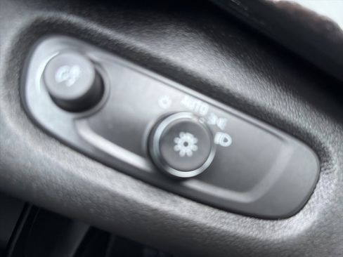 Used 2024 Chevrolet Trax RS w/ Sunroof Package image 22