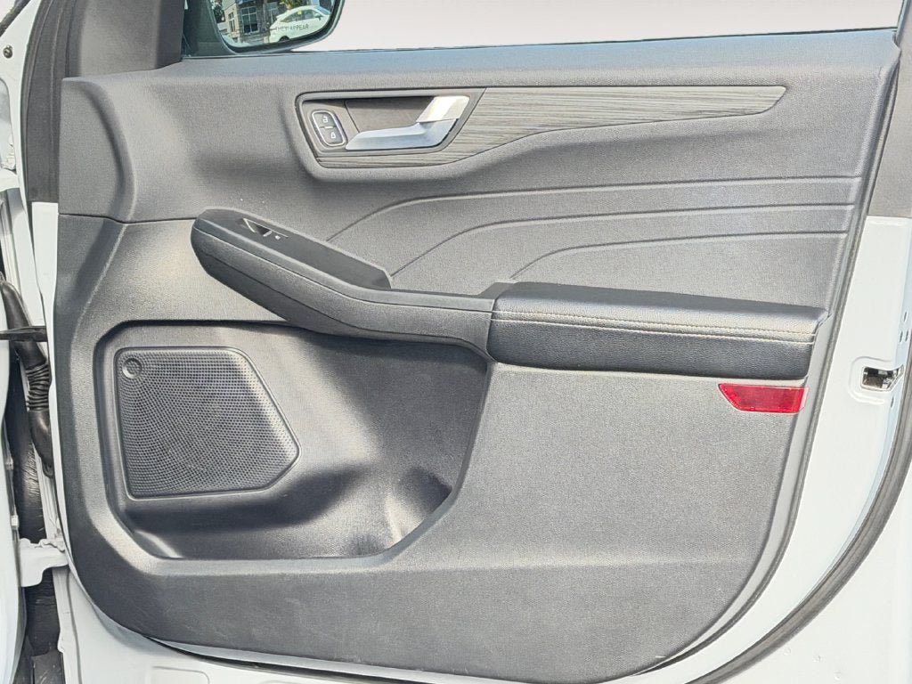 Used 2025 Ford Escape Platinum AWD/4WD image 25