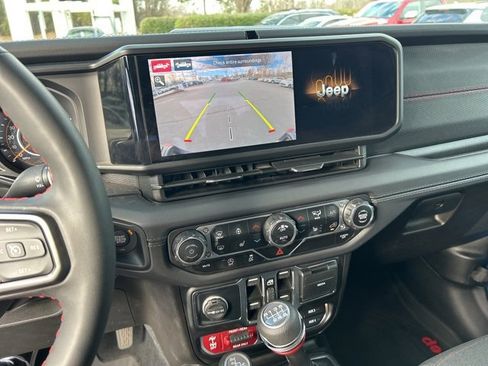 Used 2024 Jeep Gladiator Rubicon w/ Technology Group image 21