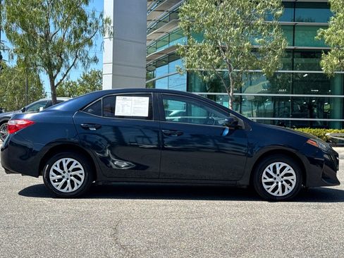 Used 2018 Toyota Corolla LE FWD image 3