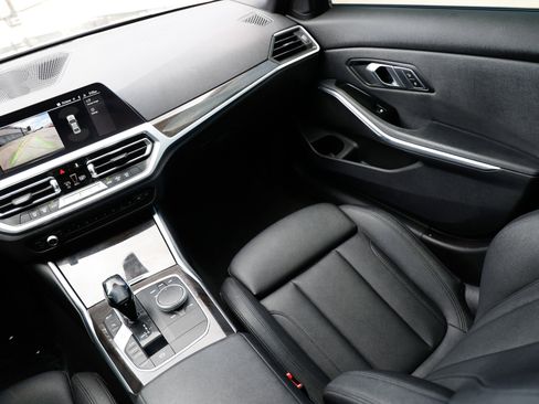 Used 2020 BMW 330i Sedan w/ M Sport Package RWD image 26