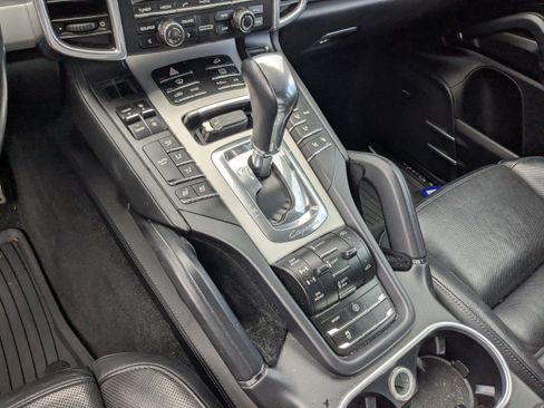 Used 2015 Porsche Cayenne Turbo AWD/4WD image 8
