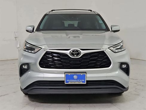 Used 2022 Toyota Highlander XLE image 9