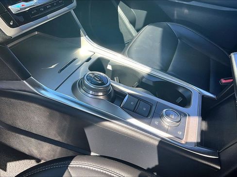 Used 2021 Ford Explorer XLT AWD/4WD image 16
