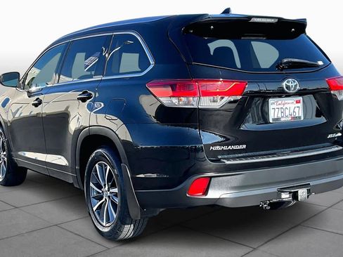 Used 2017 Toyota Highlander XLE image 11
