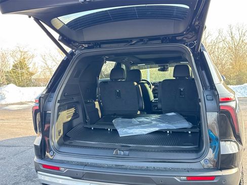 Used 2026 Chevrolet Traverse Z71 image 13
