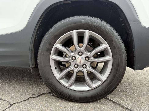 Used 2024 GMC Terrain SLT image 11