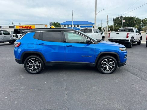 Used 2025 Jeep Compass Limited AWD/4WD image 5