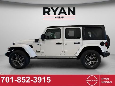 Used 2024 Jeep Wrangler Unlimited AWD/4WD image 6