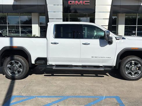 New 2026 GMC Sierra 2500 SLT w/ SLT Premium Package AWD/4WD image 9