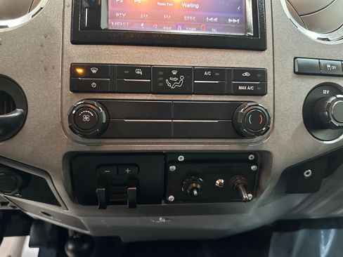 Used 2011 Ford F250 XLT w/ Snow Plow Prep Pkg image 29