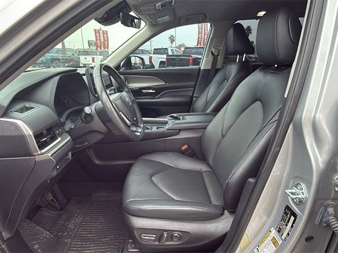 Used 2024 Toyota Grand Highlander XLE image 12