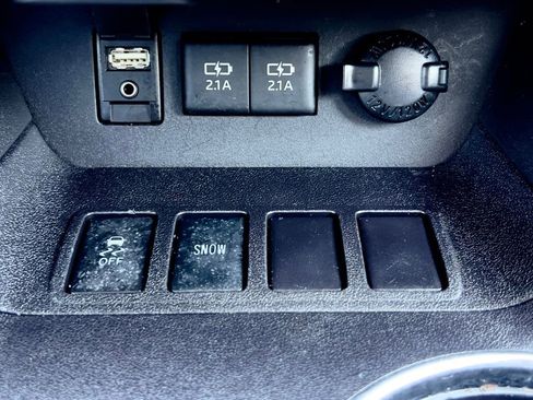 Used 2017 Toyota Highlander XLE image 34