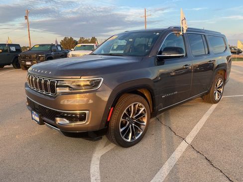 Used 2023 Jeep Wagoneer L Series III w/ Premium Group I AWD/4WD image 1