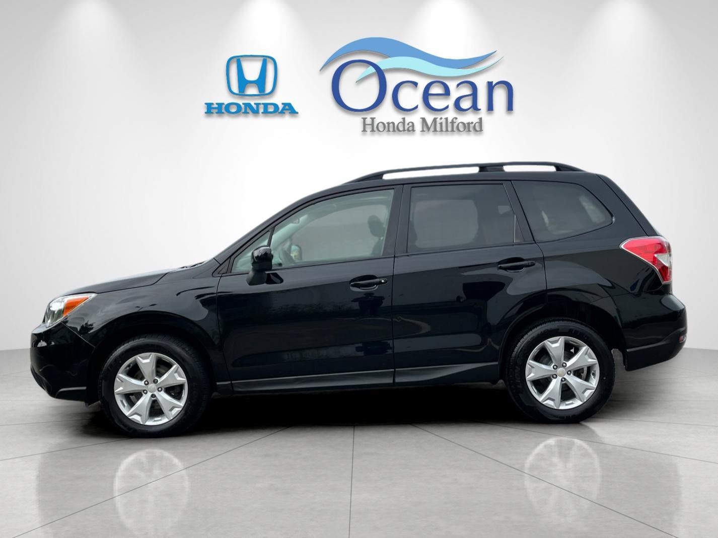 Used 2015 Subaru Forester 2.5i Premium w/ All-Weather Package AWD/4WD image 6