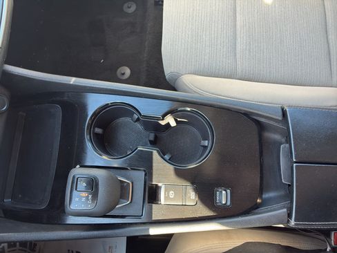 Used 2023 Nissan Rogue SV FWD image 3
