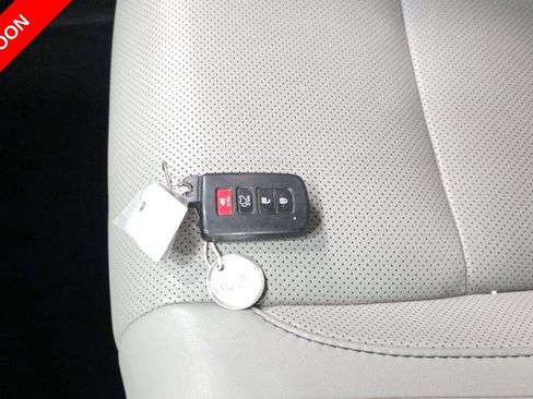 Used 2017 Toyota Highlander Limited w/ Carpet Mat Package AWD/4WD image 15