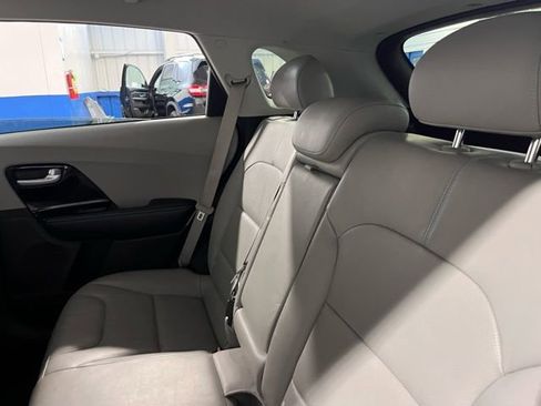 Used 2018 Kia Niro EX Premium image 17