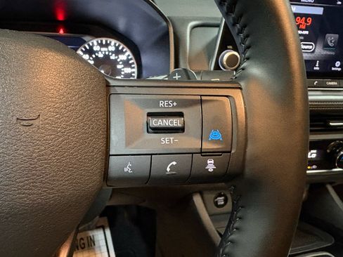 Used 2025 Nissan Rogue SV FWD image 16