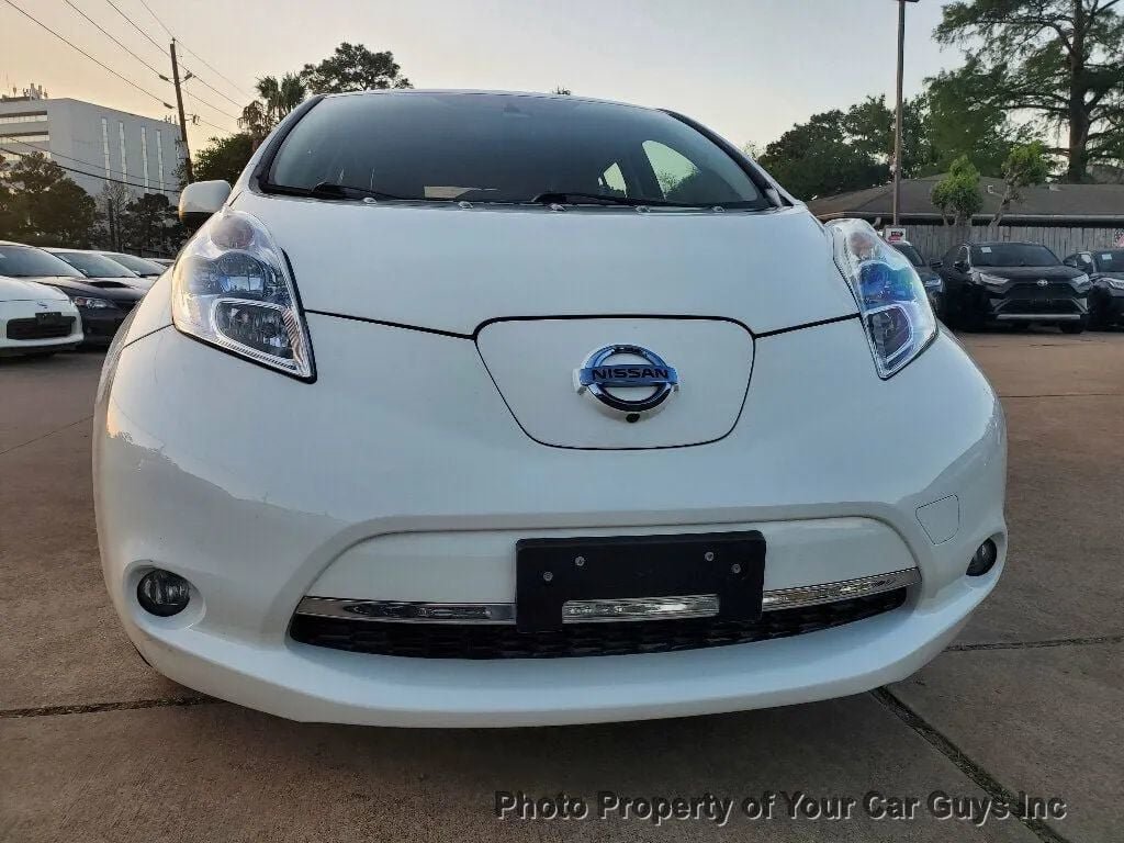 Used 2015 Nissan Leaf SL w/ Premium Package FWD image 3
