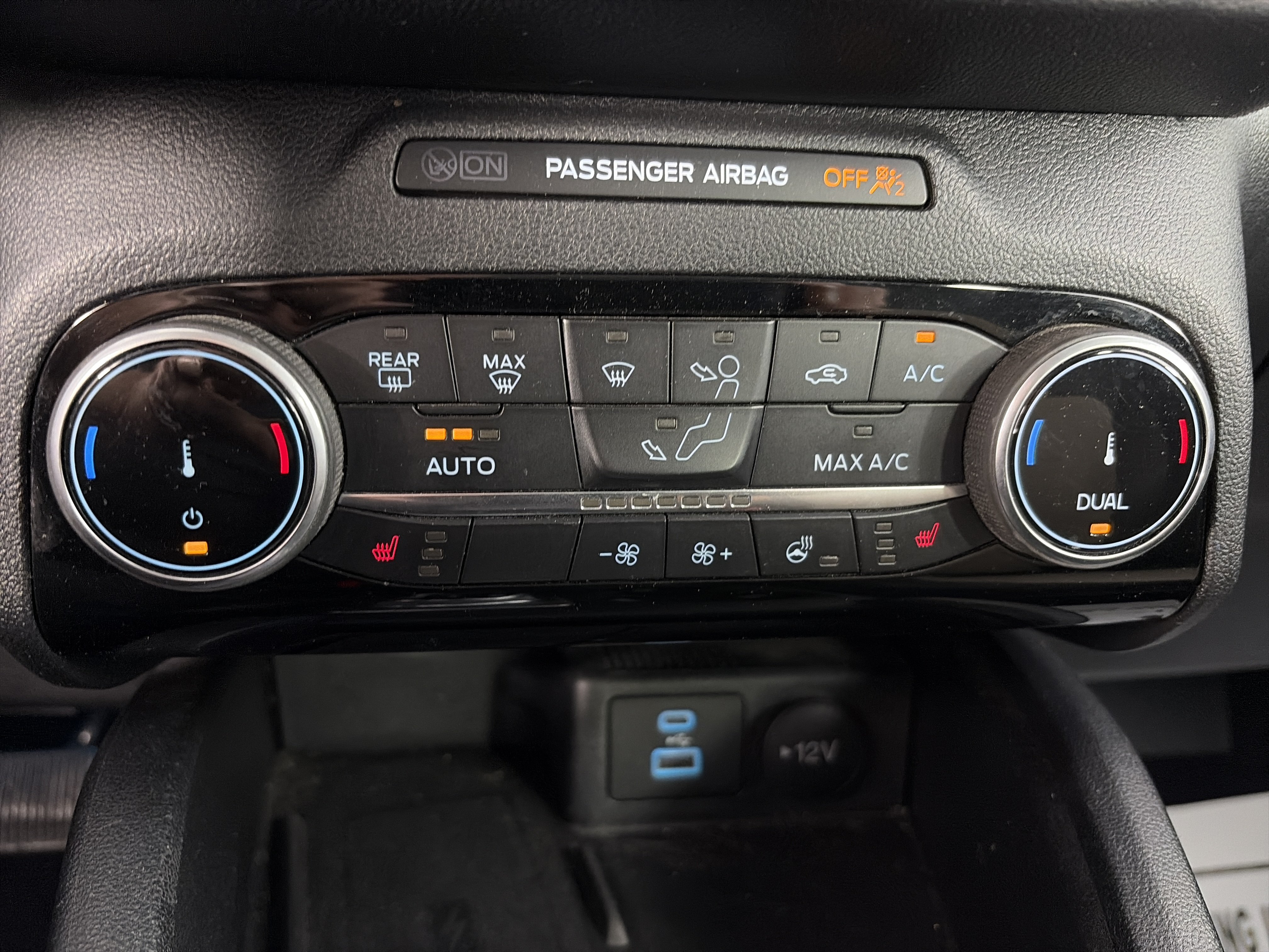 Used 2022 Ford Escape Titanium w/ Titanium Elite Package AWD/4WD image 24