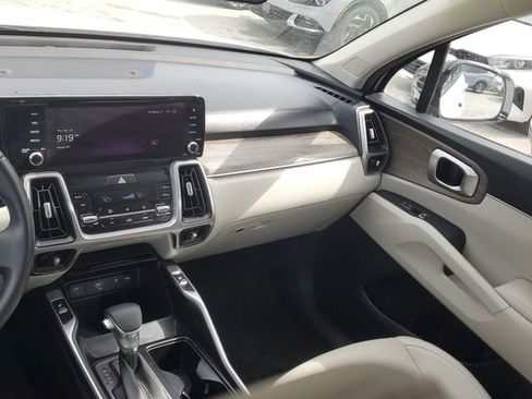 Certified 2023 Kia Sorento EX FWD image 15