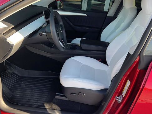 Used 2024 Tesla Model Y Long Range image 10