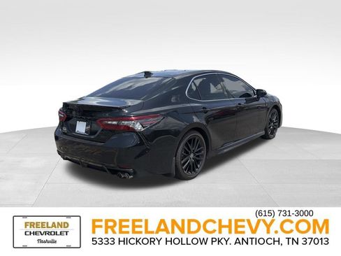 Used 2022 Toyota Camry XSE FWD image 3