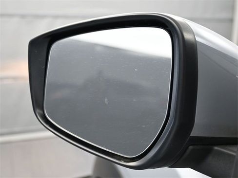 Used 2023 Nissan Kicks SV image 5