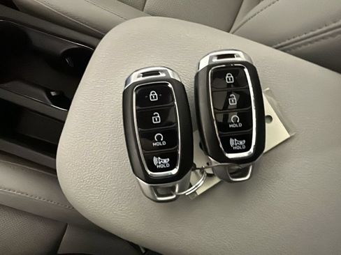 Used 2023 Hyundai Kona Limited AWD/4WD image 25