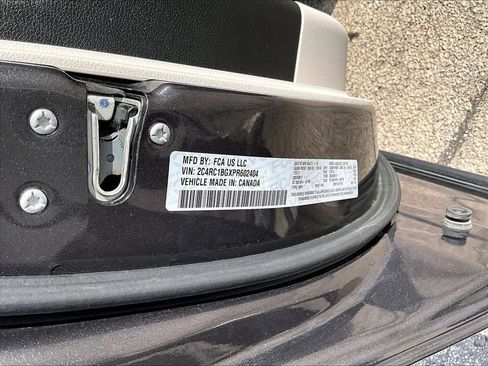 Used 2023 Chrysler Pacifica Touring-L FWD image 22