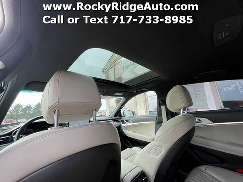 Used 2023 Genesis G70 3.3T w/ Sport Advanced Package image 29