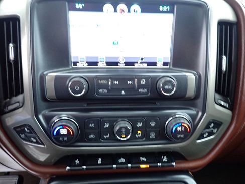 Used 2015 Chevrolet Silverado 1500 High Country w/ High Country Premium Package AWD/4WD image 10