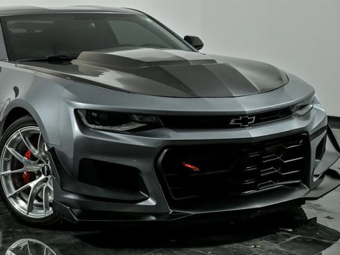 Used 2019 Chevrolet Camaro ZL1 image 2