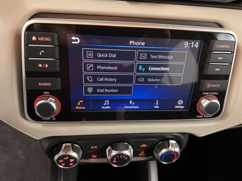 Used 2021 Nissan Versa SV FWD image 11