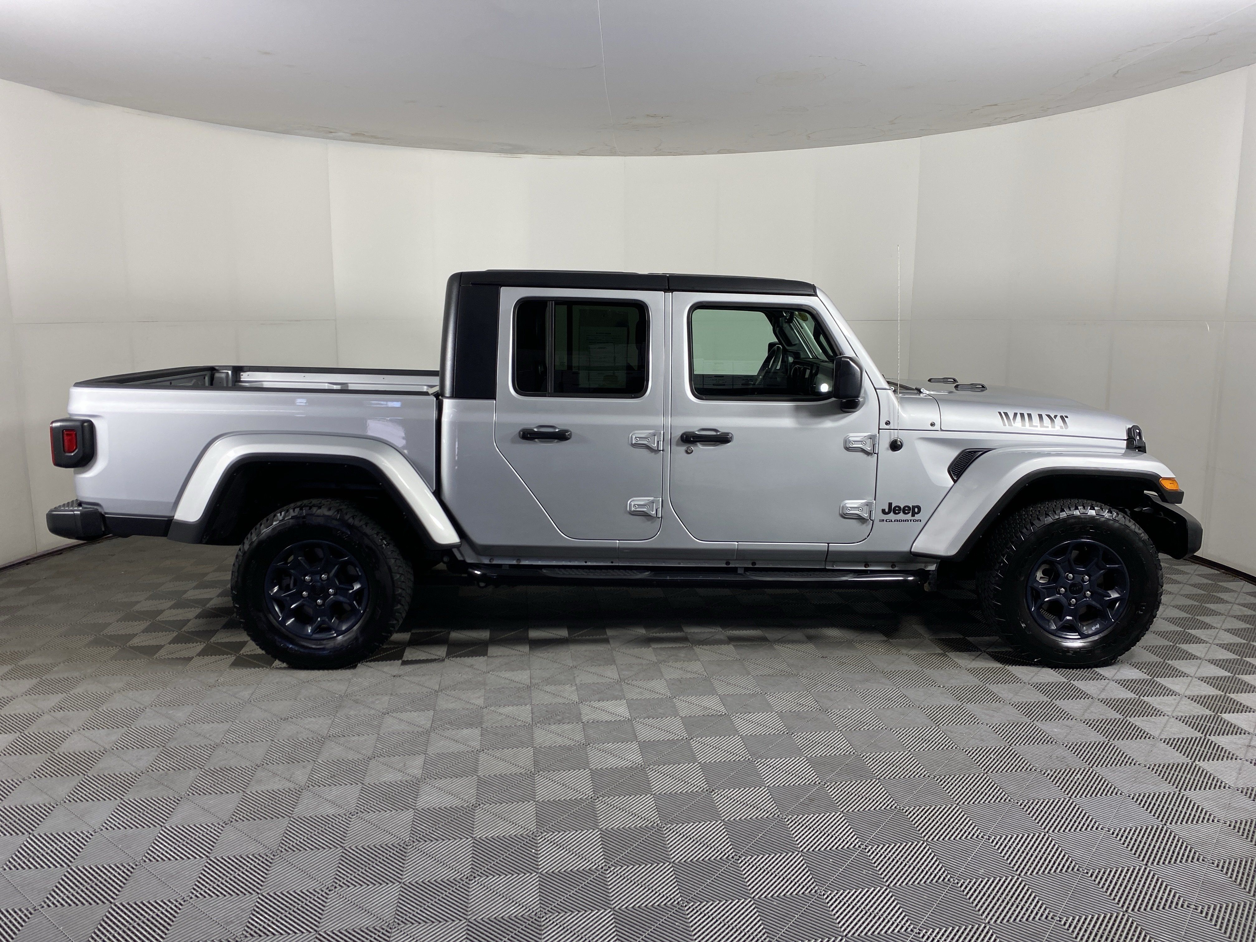 Used 2023 Jeep Gladiator Sport AWD/4WD image 7