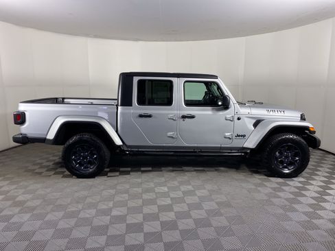 Used 2023 Jeep Gladiator Sport AWD/4WD image 7