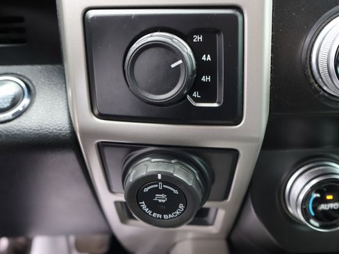 Used 2019 Ford F150 Lariat w/ Equipment Group 502A Luxury AWD/4WD image 32